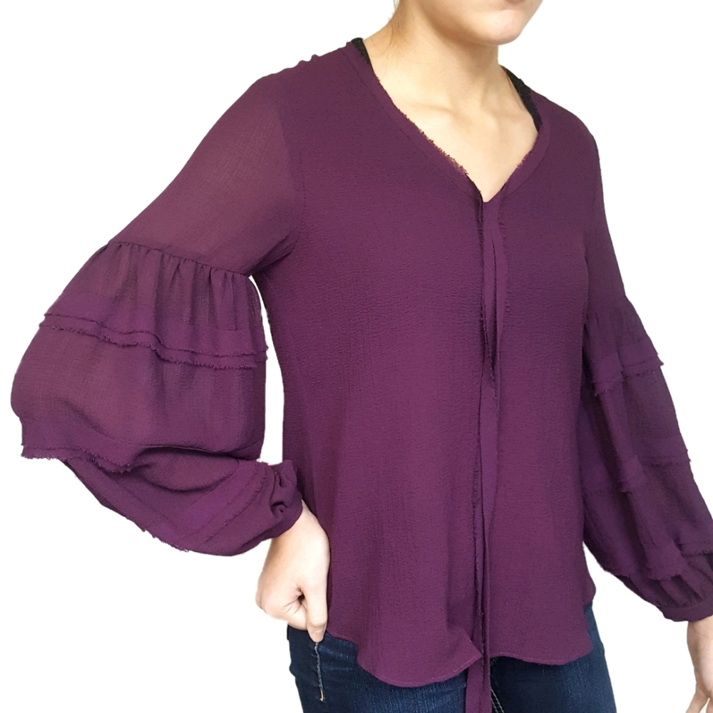 Jane & Delancey Raw V-Neck Bishop Sleeve Top sizeS